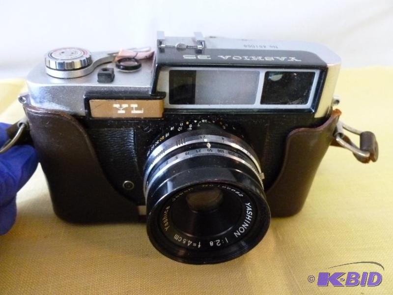 lot 18 image: Vintage Yashica YL&nbsp35mm camera with case...