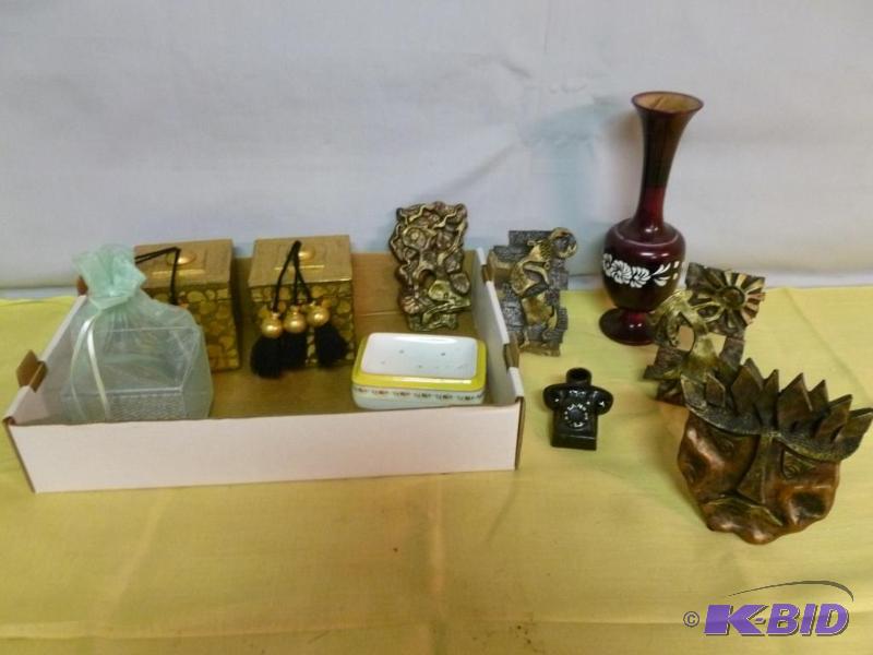 lot 185 image: Large lot of nice modern decorative items....