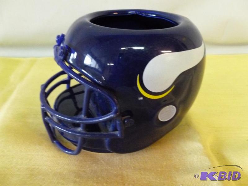 lot 190 image: Collectible Minnesota Vikings porcelain desk ...