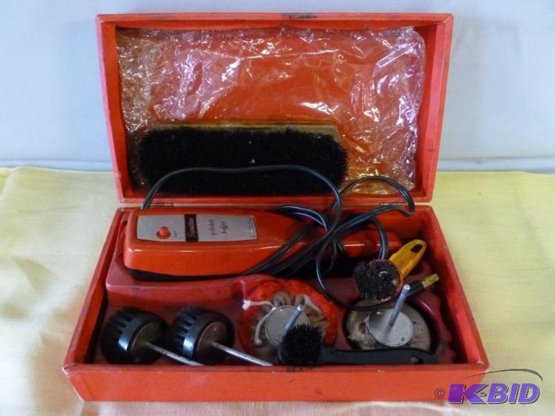 lot 219 image: Vintage shoe shine kit that includes a Signat...