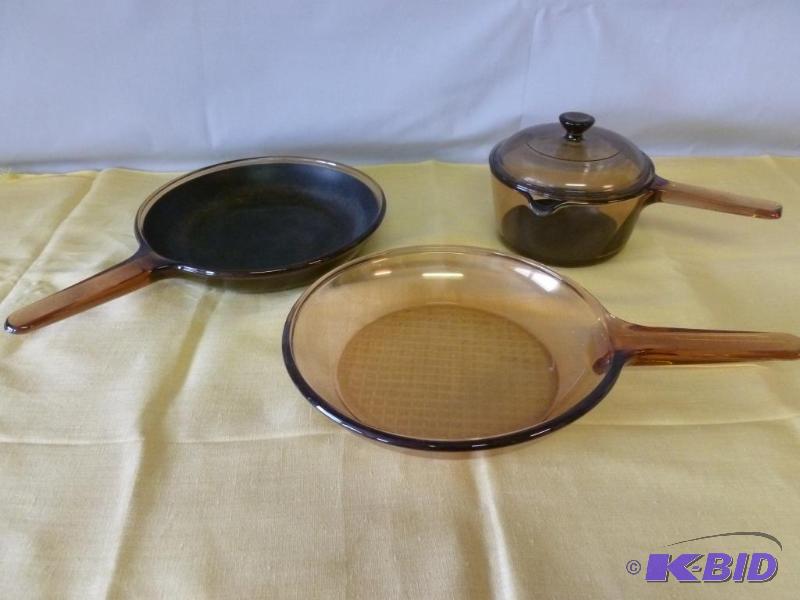 lot 22 image: Lot of three Visions Ware items that includes...