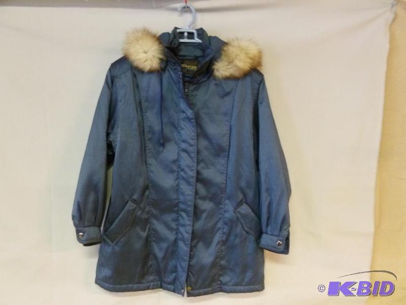 lot 237 image: Forecaster Of Boston ladies winter jacket siz...
