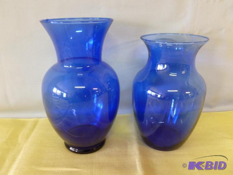 lot 35 image: Lot of two cobalt blue glass vases, 8" a...