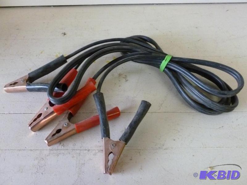 lot 44 image: A pair of heavy duty copper clad jumper cable...