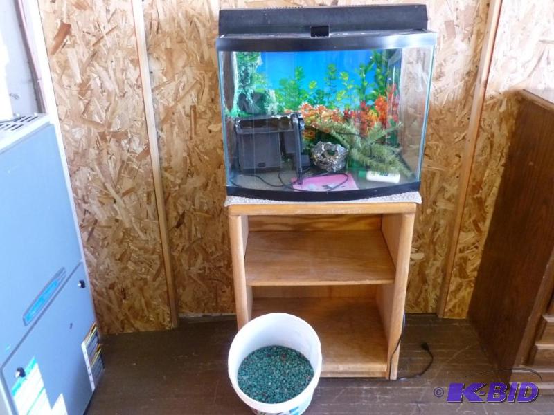 lot 5 image: Nice 30 gallon bow front fish aquarium, comes...
