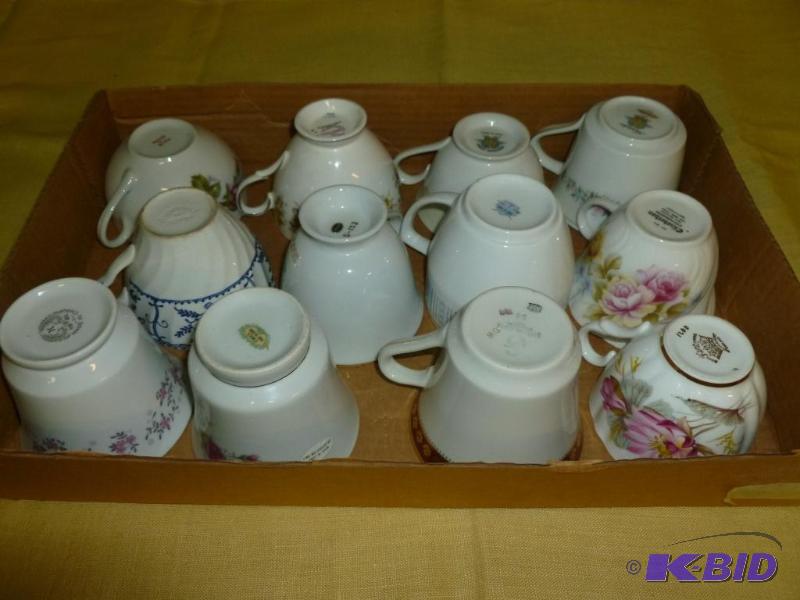 lot 95 image: Lot of twelve nice mixed China cups. ...