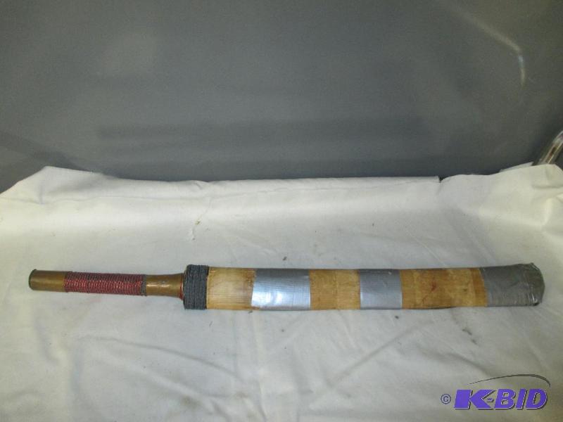 lot 105 image: Machete Knife