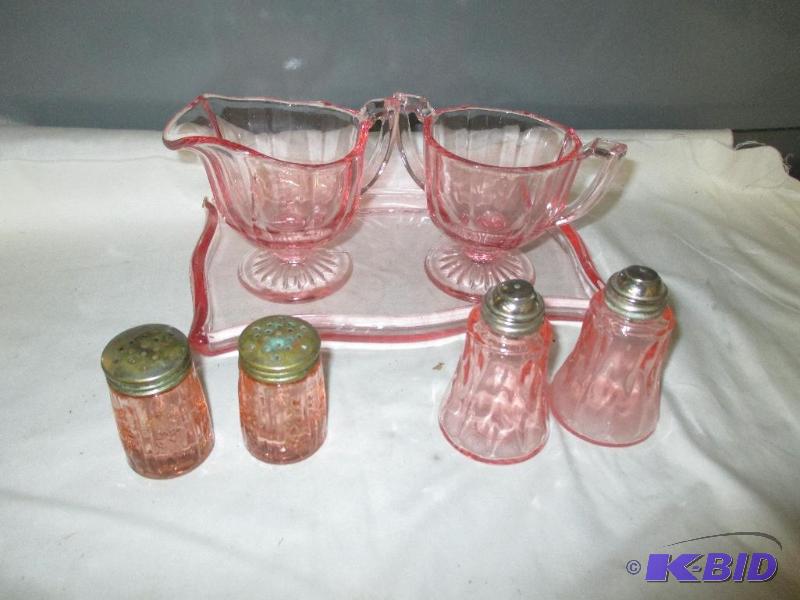 lot 122 image: Pink Dishes