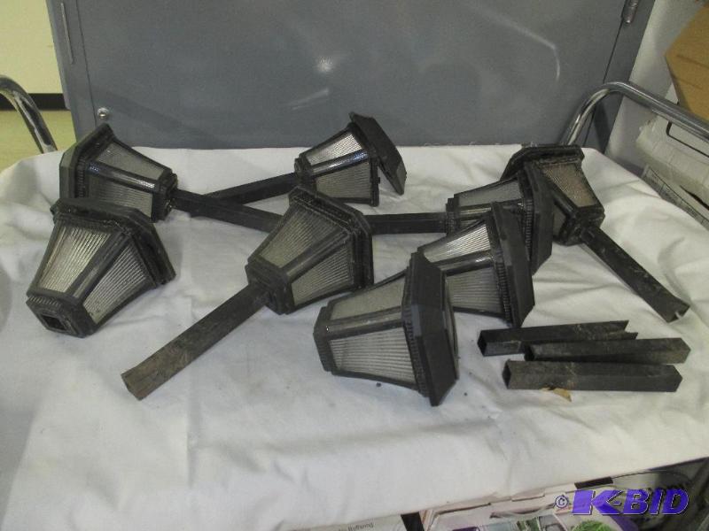 lot 132 image: Solar Lights