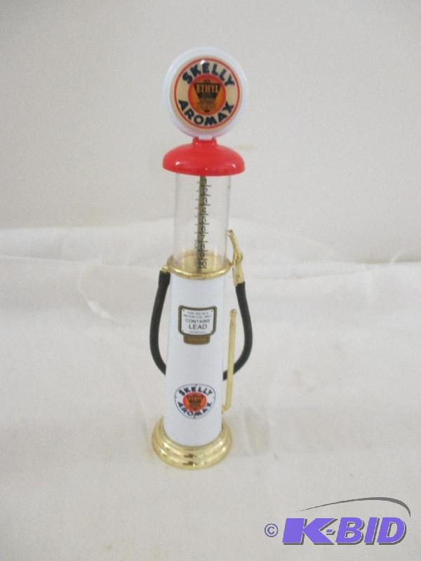 lot 22 image: Shelly Gas Pump