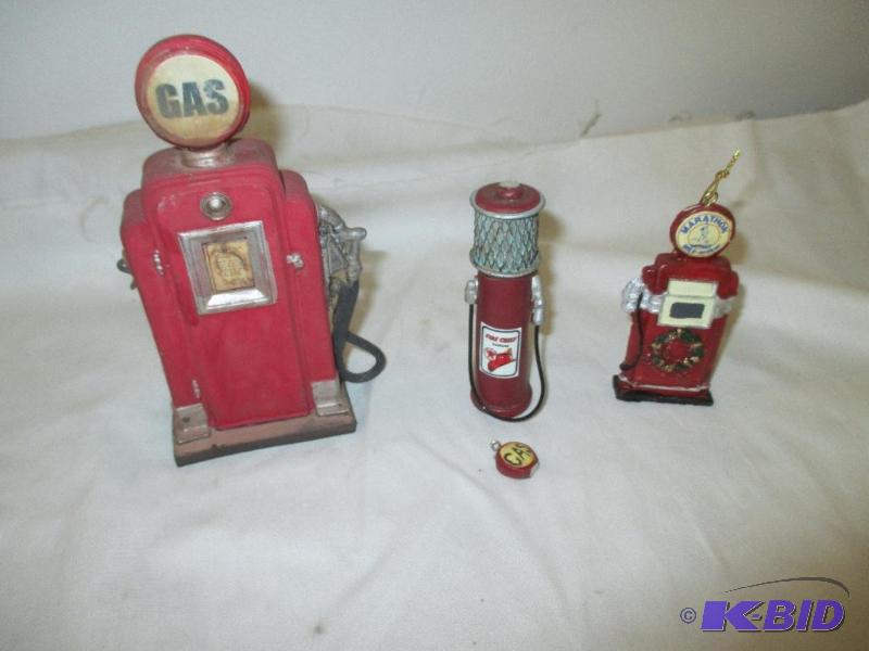 lot 24 image: Ceramic gas pump, ornament