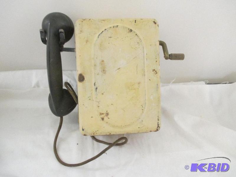lot 32 image: Turn knob phone