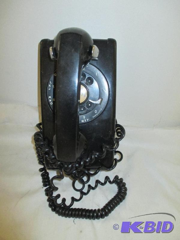 lot 33 image: Hanging dial phone