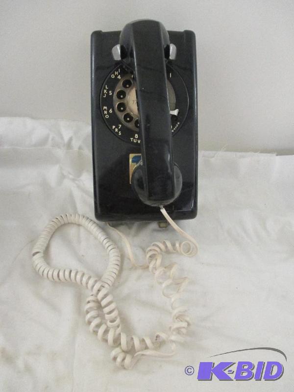 lot 38 image: Wall hanging dial phone