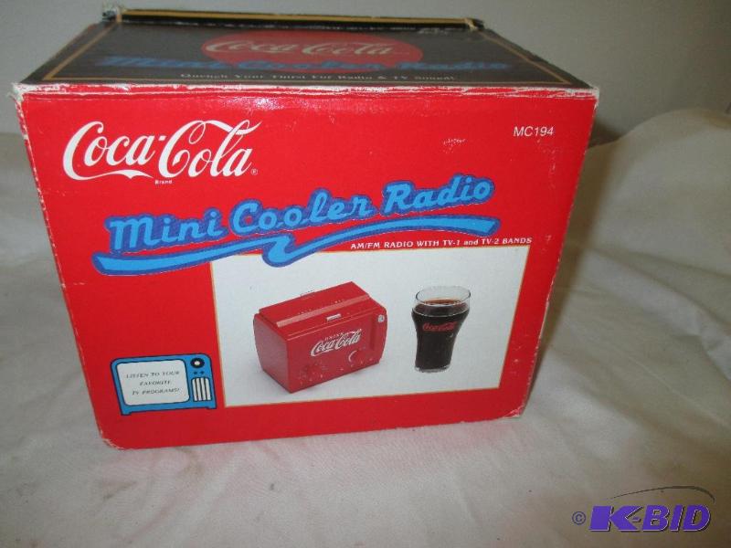 lot 42 image: Coca Cola Mini Cooler radio