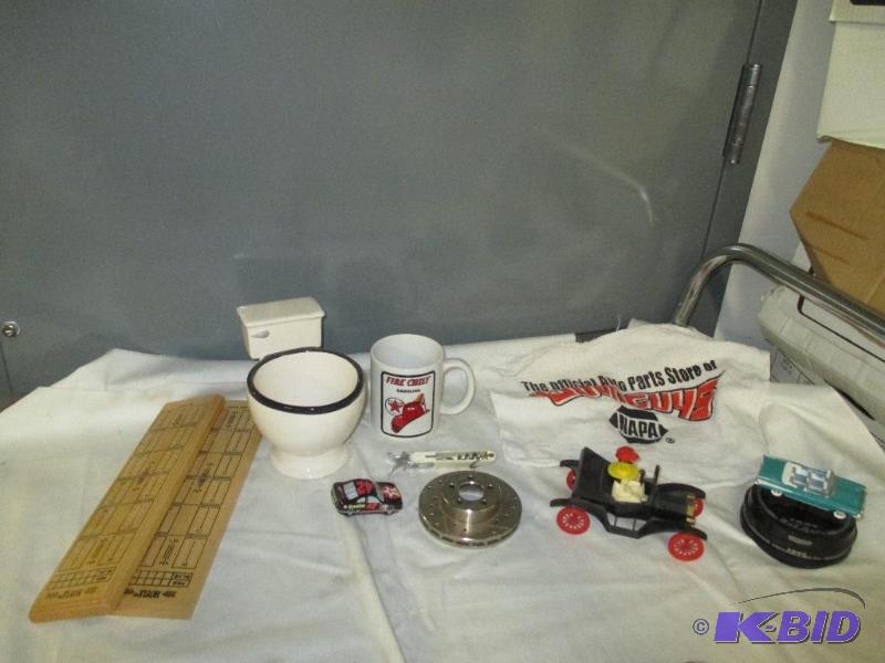 lot 79 image: Large lot of items