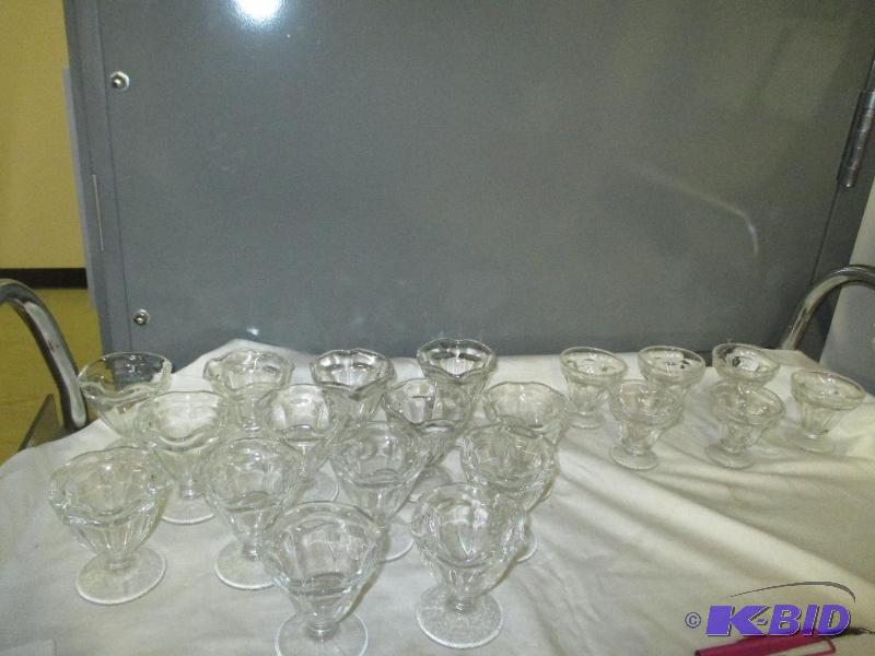 lot 84 image: Sundae Cups