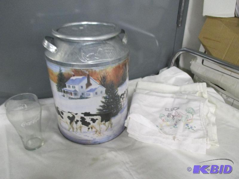 lot 90 image: Coca Cola Glass Tin 5 Printer Towels