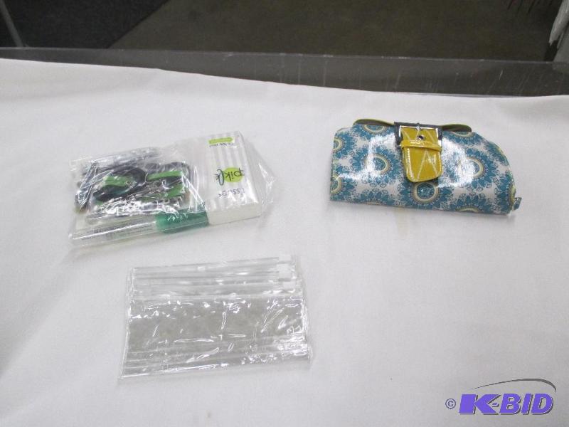 In a pikle purse set