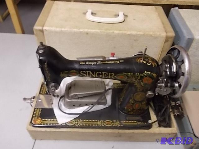 Vintage Singer Sewing Machine With Case G9364...