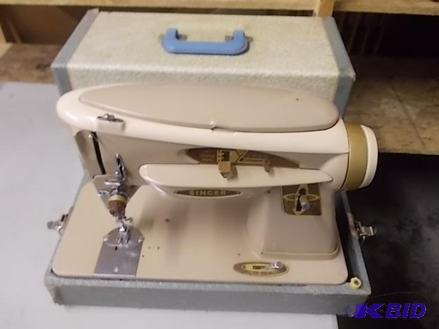 Vintage Singer Sewing Machine With Case 503A...