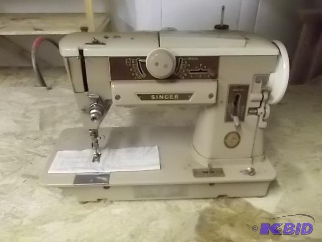 Vintage Singer Sewing Machine Only 401A...