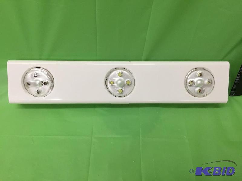 lot 40 image: 12-LED Under the Cabinet Lighting