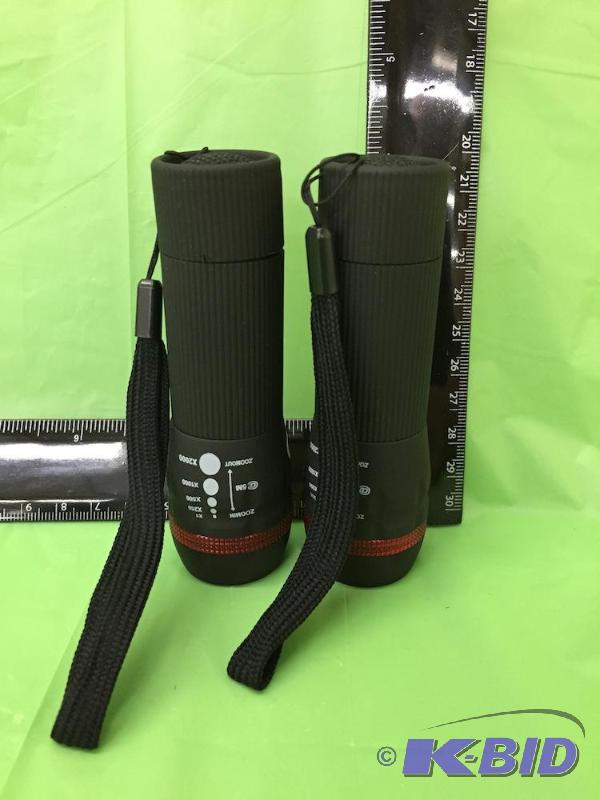 lot 9 image: Lot of 2 Zooming Flashlights