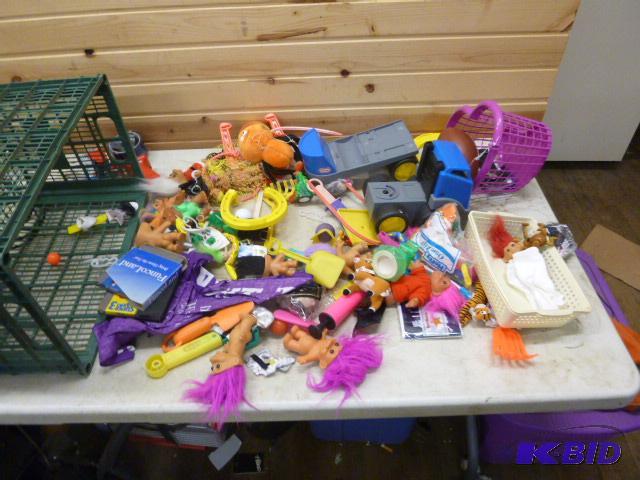 lot 10 image: Lot of Miscellaneous Toys...