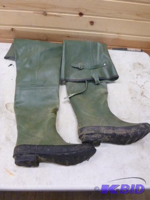 lot 103 image: Hip Boots Size 8...