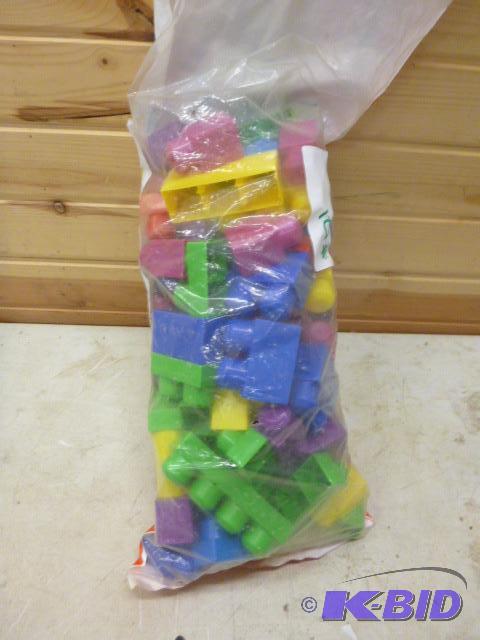 lot 121 image: Mega Blocks...