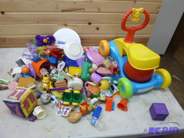 lot 124 image: Lot of Miscellaneous Toys...