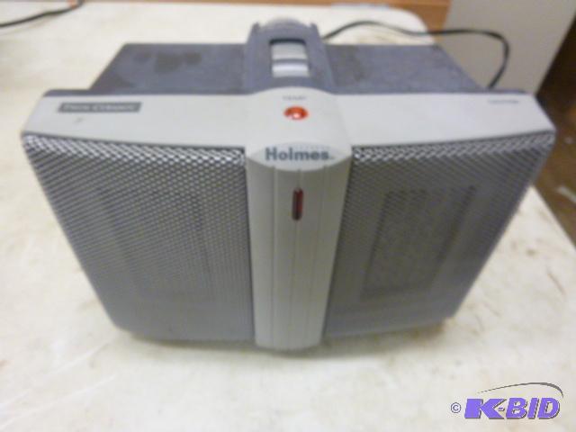 lot 127 image: Holmes Twin Ceramic Electric Heater...