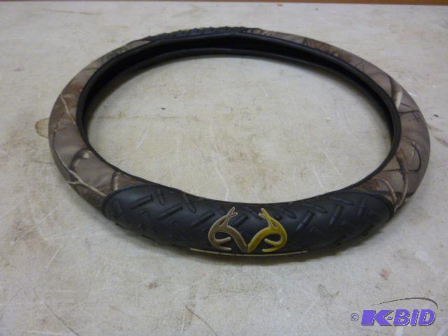 lot 145 image: Real Tree AP Steering Wheel Cover 15 12"...
