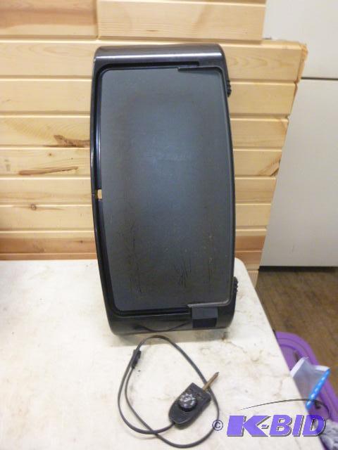 lot 157 image: Griddle Missing drip tray, tested and works....