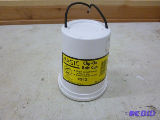 lot 167 image: Magic Clip-On Bait Cup...