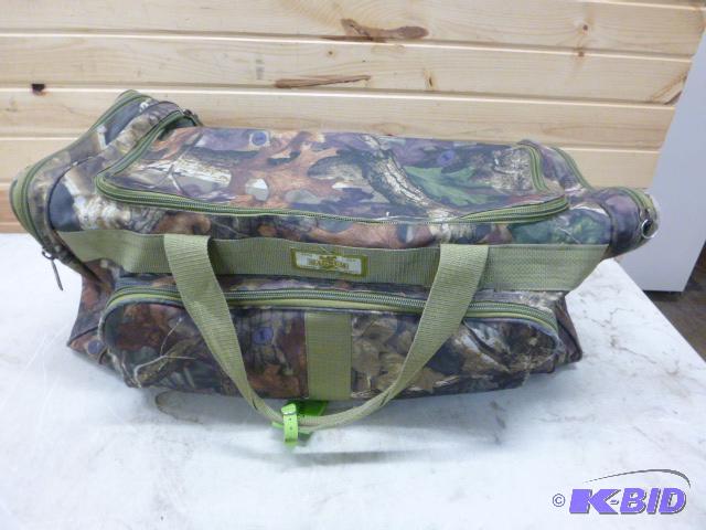 lot 184 image: Magnum Camouflage Range Field Bag 28"...
