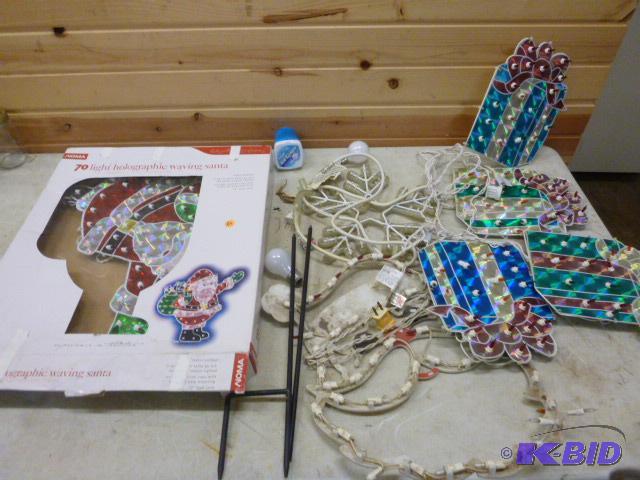 lot 20 image: Miscellaneous Lighted Christmas Decor...