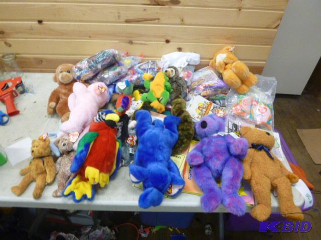 lot 35 image: Box of Beanie Babies...