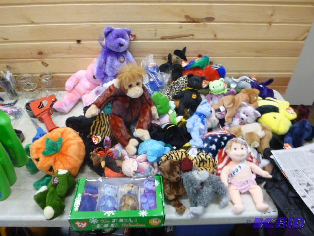 lot 36 image: Box of Beanie Babies...