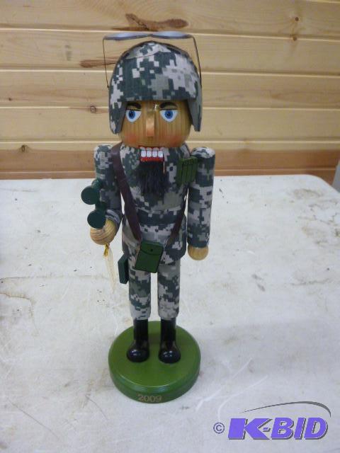 lot 40 image: Military Man Nutcracker 14"...