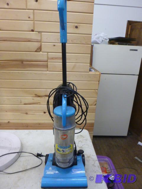 lot 69 image: Bissel Easy Vac Tested and works....