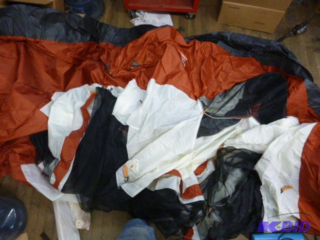 lot 71 image: Coleman Red Canyon 8 Person Tent 17 X 10 - ...