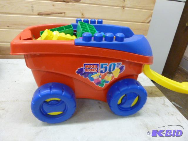 lot 90 image: Mega Bloks Wagon...
