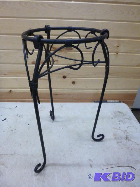 lot 99 image: Metal Plant Stand...