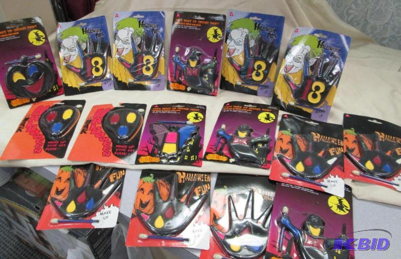 Qty 16 Halloween different kinds of make up...