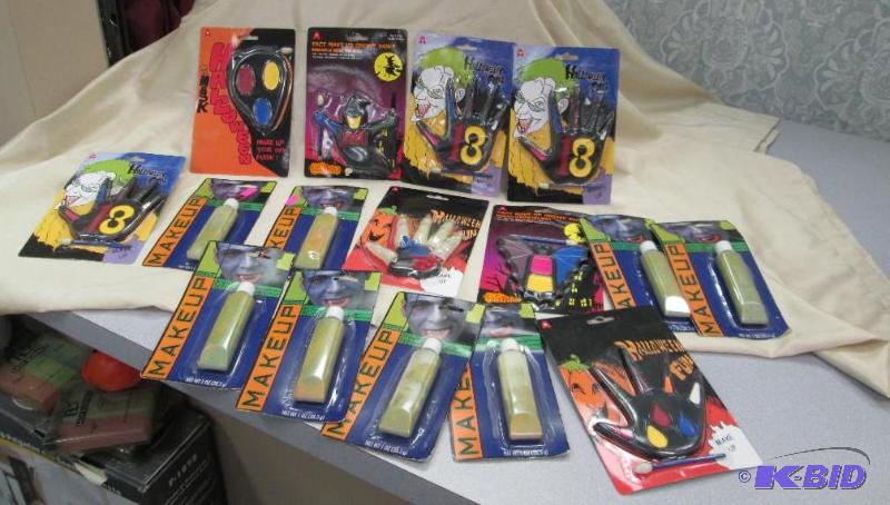 Qty 16 Halloween different kinds of make up...