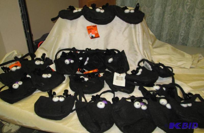 Qty 20 Halloween small treat bags has a monst...
