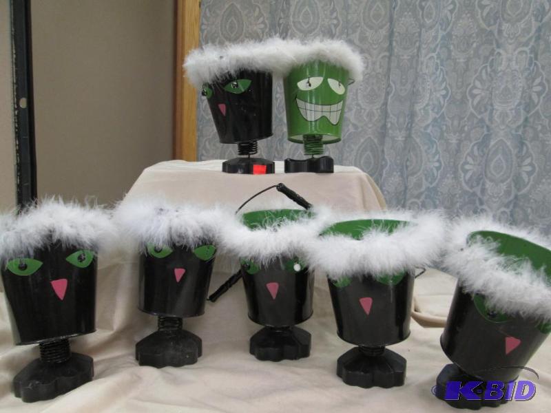Qty 7 metal pail on feet that bounce and has ...