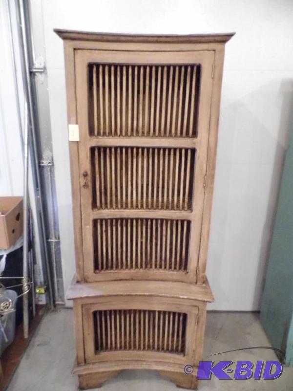 Corner Hutch
